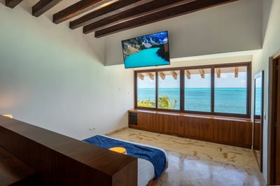 Luxury Villa Photo #30