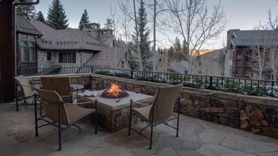 Front deck off of the hearth room