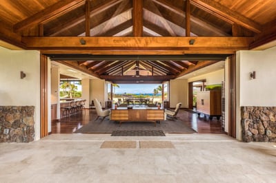 Luxury Villa Photo #6