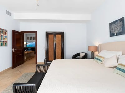 Luxury Villa Photo #33