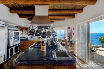 Luxury Villa Photo #16