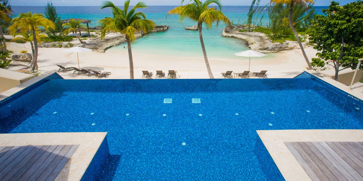 Resort pool - Image 4