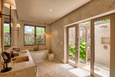 Luxury Villa Photo #38