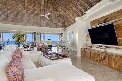 Luxury Villa Photo #15