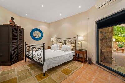 Luxury Villa Photo #24