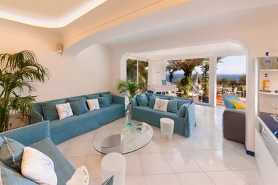Luxury Villa Photo #17