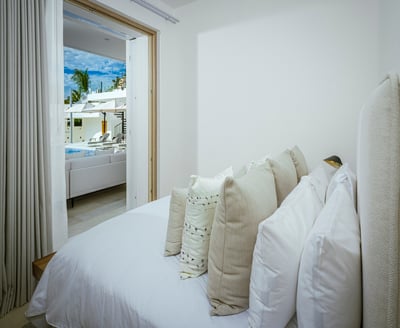 Luxury Villa Photo #32