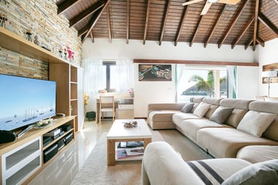 Luxury Villa Photo #17