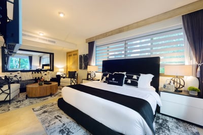 Luxury Villa Photo #30