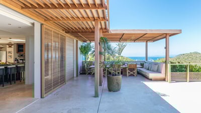 Kitchen & Dining Area