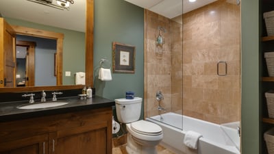 Queen ensuite