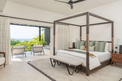 Luxury Villa Photo #14