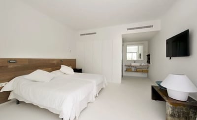 Luxury Villa Photo #15