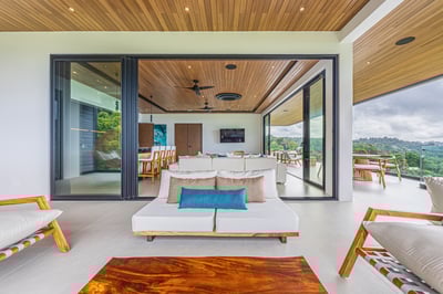 Luxury Villa Photo #40