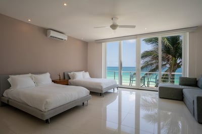 Luxury Villa Photo #28
