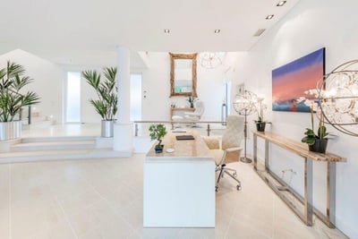 Luxury Villa Photo #16