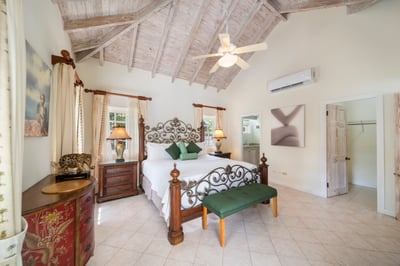 Luxury Villa Photo #21