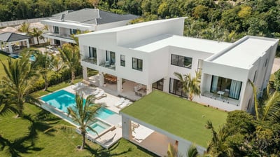 Luxury Villa Photo #4