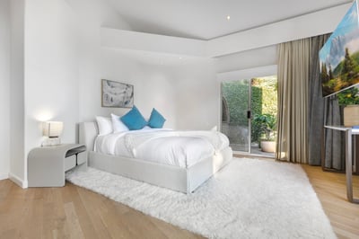 Luxury Villa Photo #25