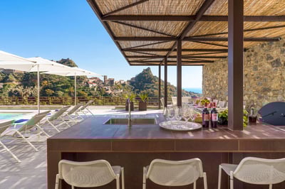 Luxury Villa Photo #13