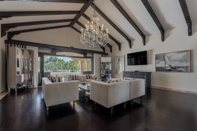 Luxury Villa Photo #25