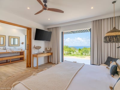 Luxury Villa Photo #47