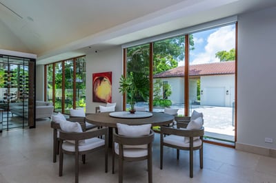 Luxury Villa Photo #13