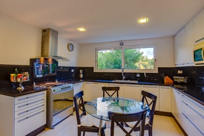 Luxury Villa Photo #17
