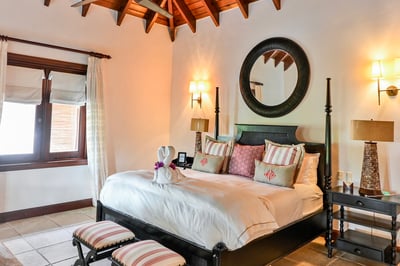 Luxury Villa Photo #23