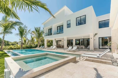 Luxury Villa Photo #5