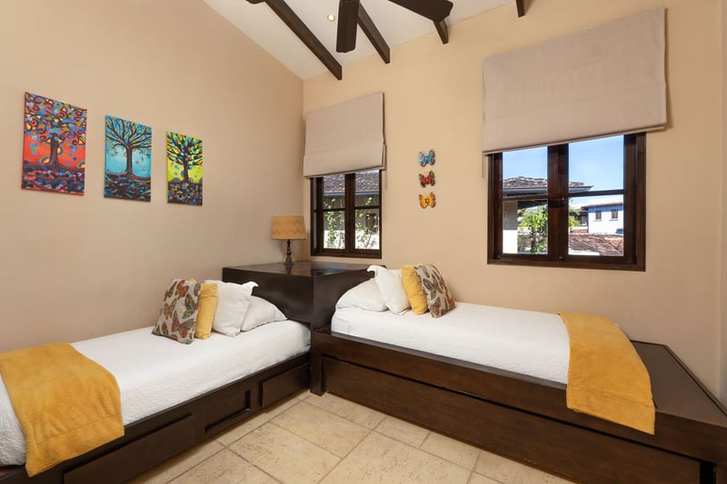 38 Avenida la Antigua