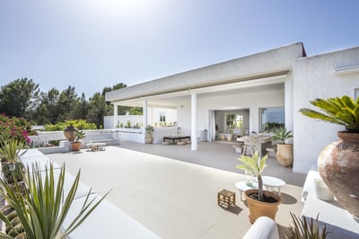 Luxury Villa Photo #2