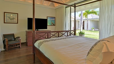 Luxury Villa Photo #37