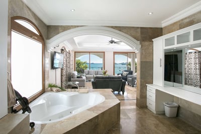 Luxury Villa Photo #30