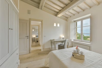 Luxury Villa Photo #39