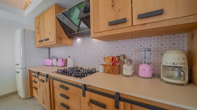 Kitchen & Dining Area