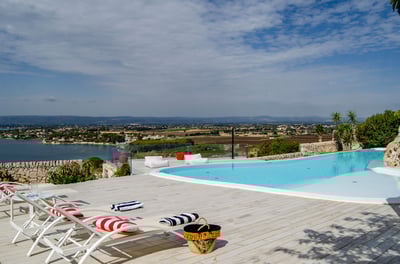 Luxury Villa Photo #4