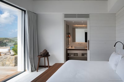 Bedroom 1: King size bed, air conditioning, HD-TV, Apple TV, dressing room, programmable safe. Adjoi