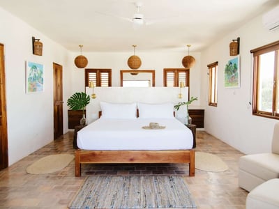 Luxury Villa Photo #16