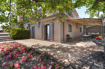 Luxury Villa Photo #12