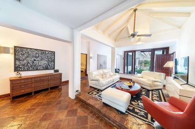 Luxury Villa Photo #18
