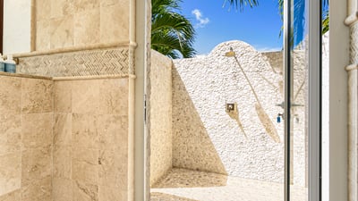 Luxury Villa Photo #24