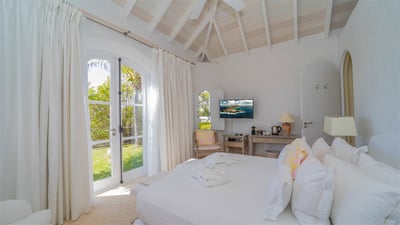Bedroom 1: King size bed, air conditioning, ceiling fan, HD-TV, dish network, safe, dressi