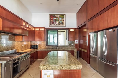 Luxury Villa Photo #18