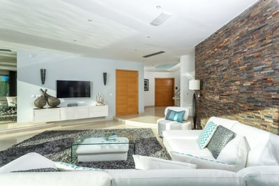 Luxury Villa Photo #23