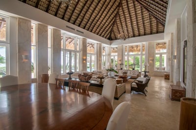 Luxury Villa Photo #15