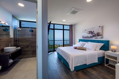 Luxury Villa Photo #31