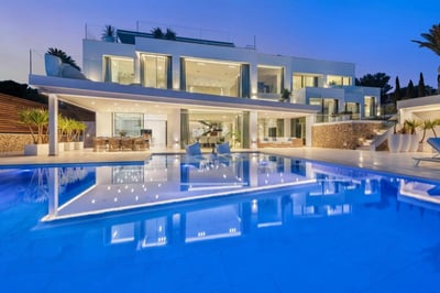 Luxury Villa Photo #6