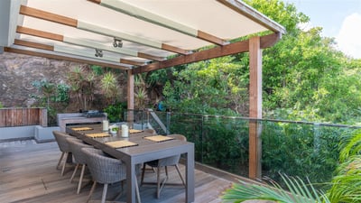 Kitchen & Dining Area