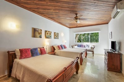 Luxury Villa Photo #24